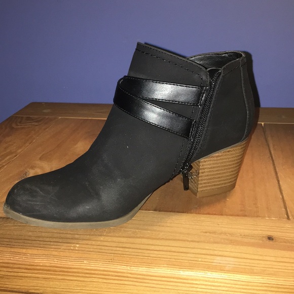 Shoes - Picture 2 of 3